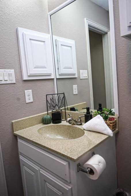 Comfy Two-Bedroom Apartment In Arlington Luaran gambar
