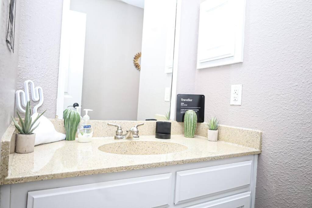 Comfy Two-Bedroom Apartment In Arlington Luaran gambar