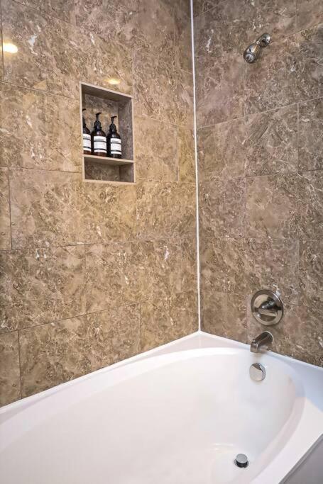 Comfy Two-Bedroom Apartment In Arlington Luaran gambar