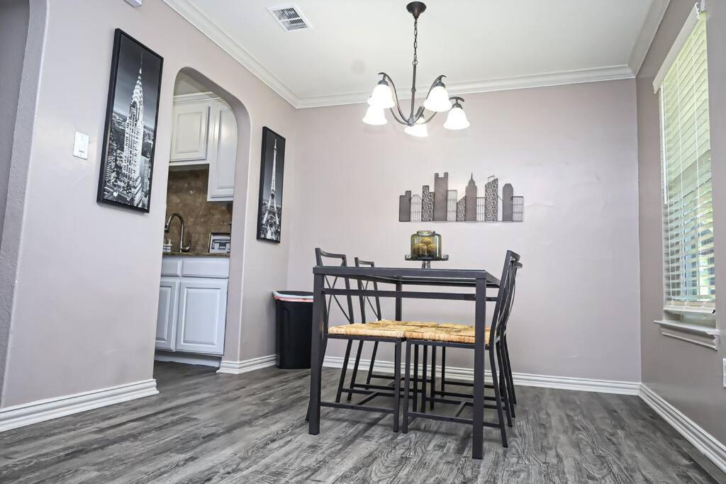 Comfy Two-Bedroom Apartment In Arlington Luaran gambar