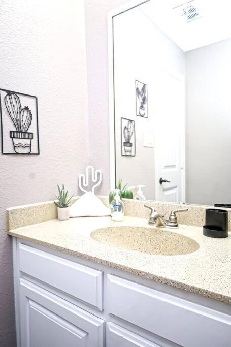 Comfy Two-Bedroom Apartment In Arlington Luaran gambar
